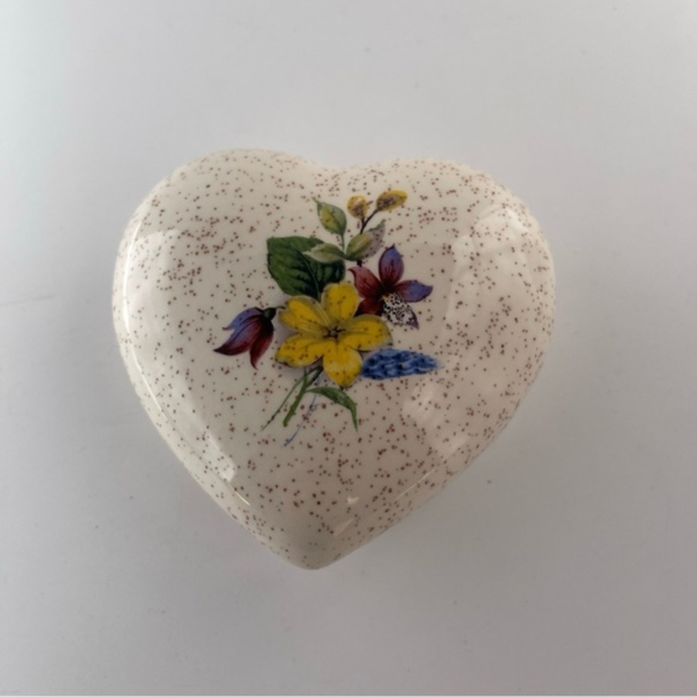 Ceramic Scent Diffuser Heart Shape vintage flowers